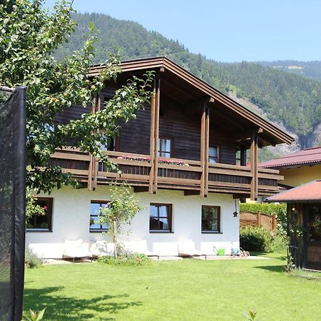 Quaint Mansion Near Ski Bus In Goldegg Buitenkant foto